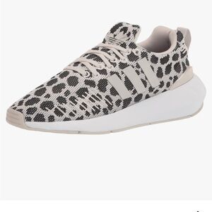 Adidas Women's Swift Run 22‎ Sneaker